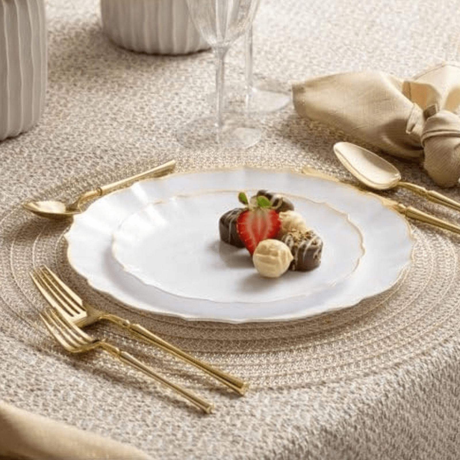 Luxe 10.25" White With Gold Rim Plastic Heavyweight Dinner Plates 10 Pack