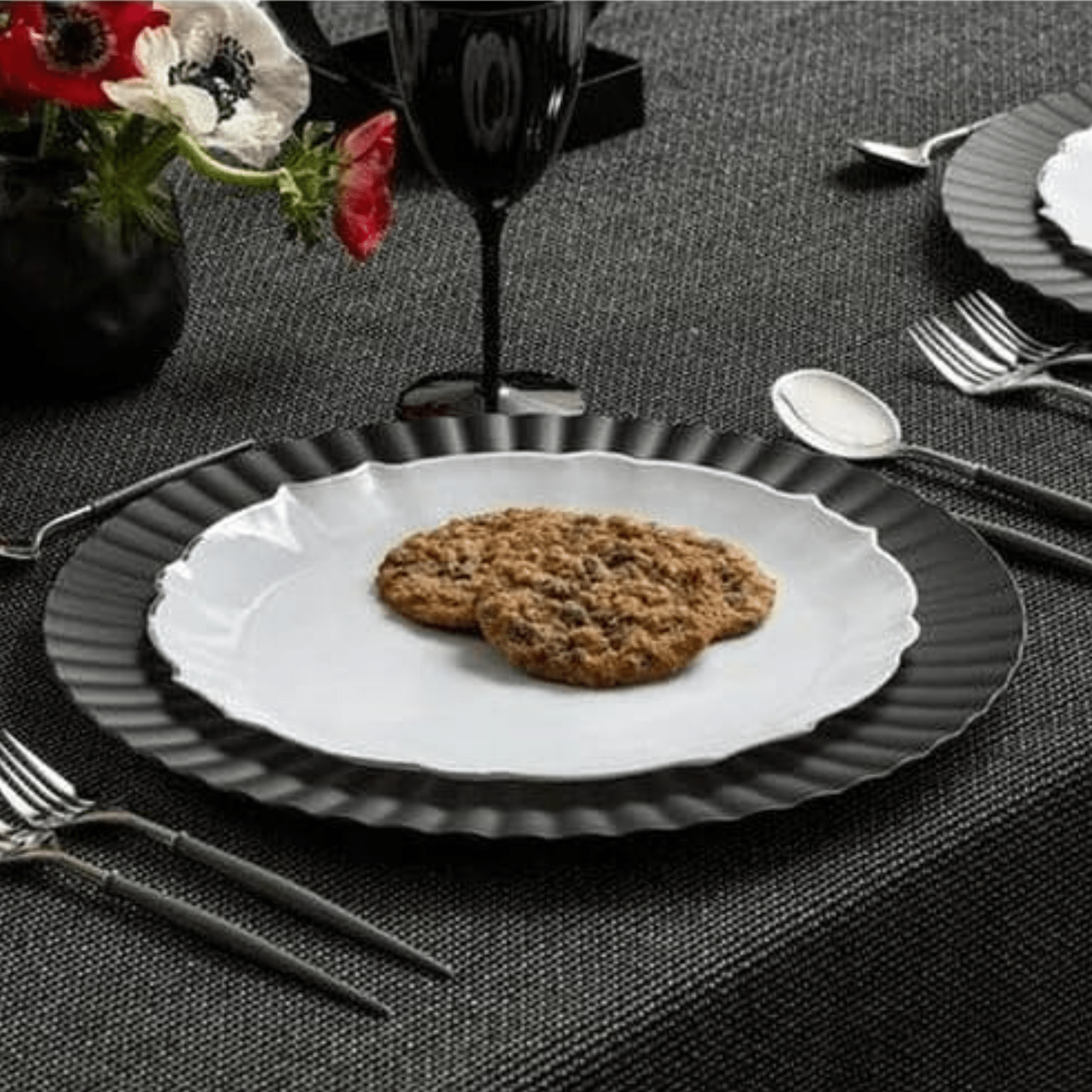 Luxe 7.5" White With Silver Rim Plastic Dessert Plates 10 Pack