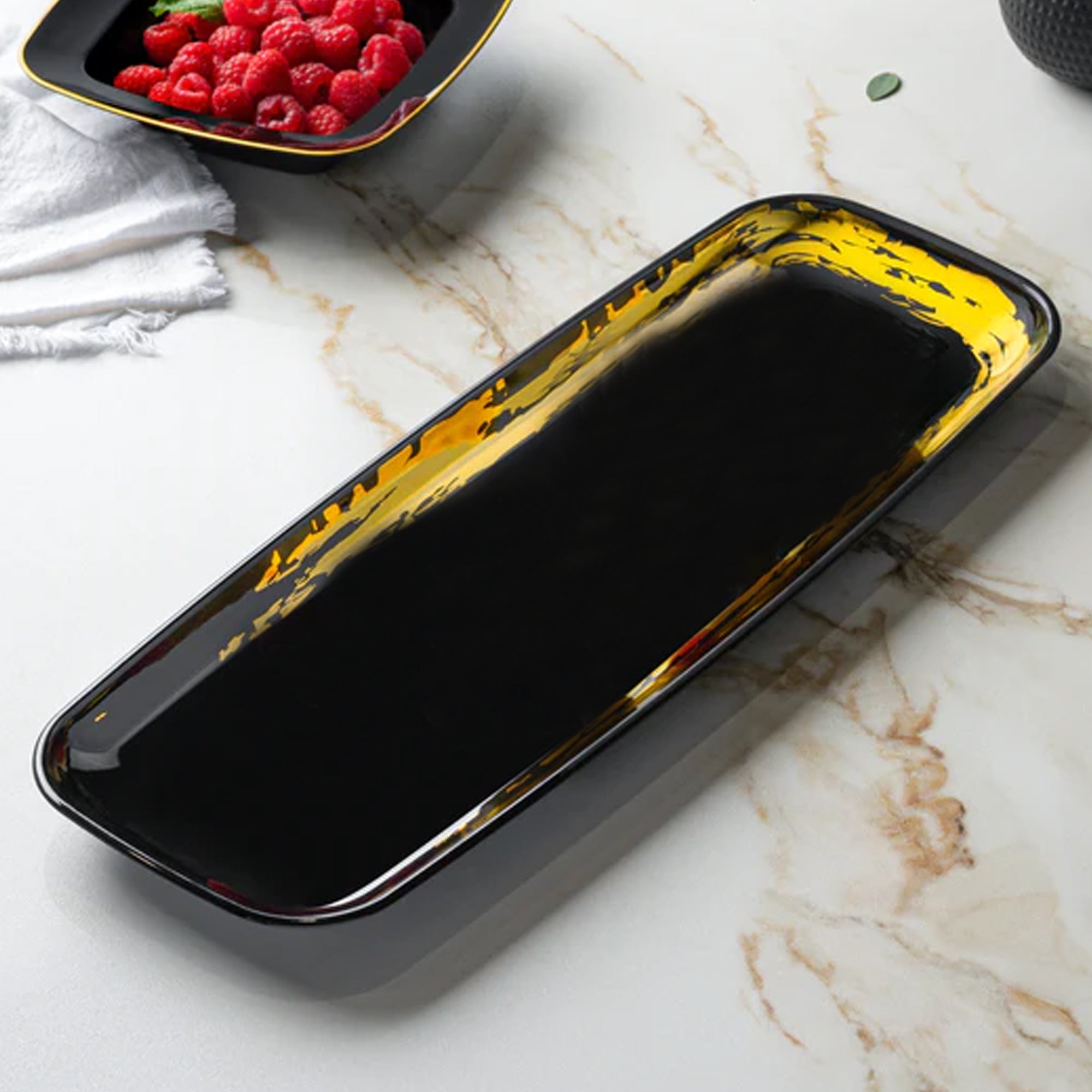 Whisk 6.5"x17.5" Black Oval Serving Disposable Plastic Tray 2 Pack